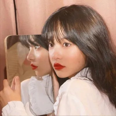深深腥红